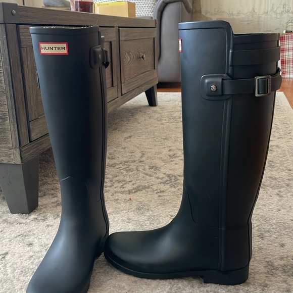 Hunter rain boots. Woman’s size 7 , tall - Picture 4 of 10